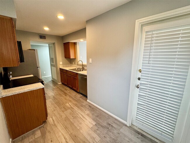 Building Photo - 14600 Fonmeadow Dr