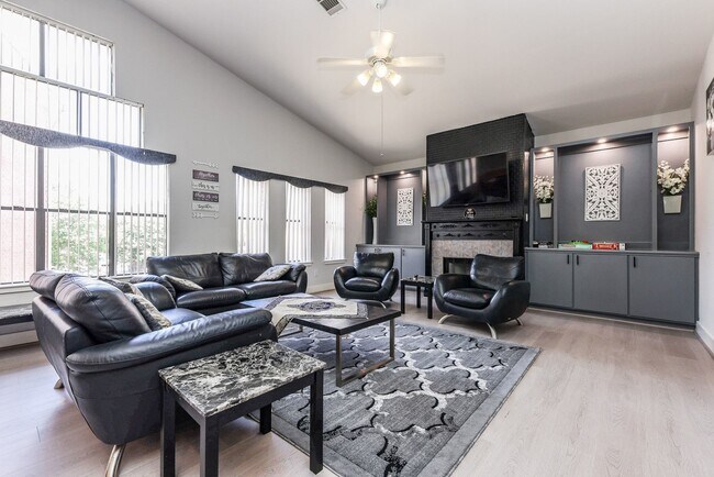 Building Photo - 9715 Riddlewood Ln
