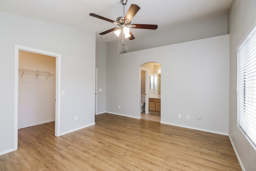 Building Photo - 1051 N San Benito Dr