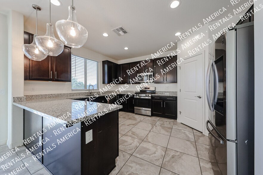 Building Photo - 17965 W Encinas Ln