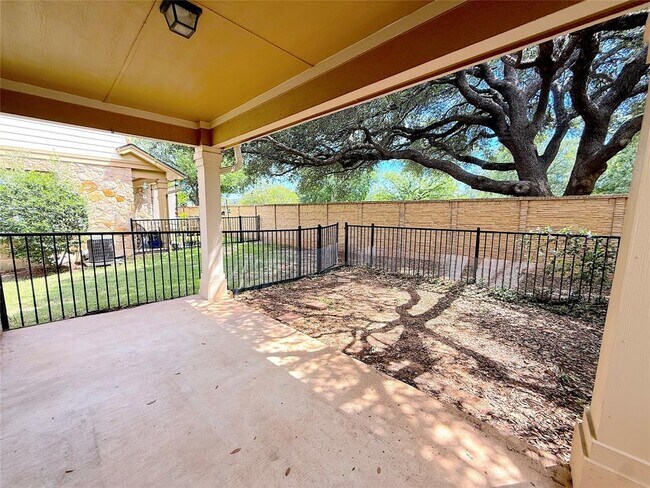 Building Photo - 16100 S Great Oaks Dr