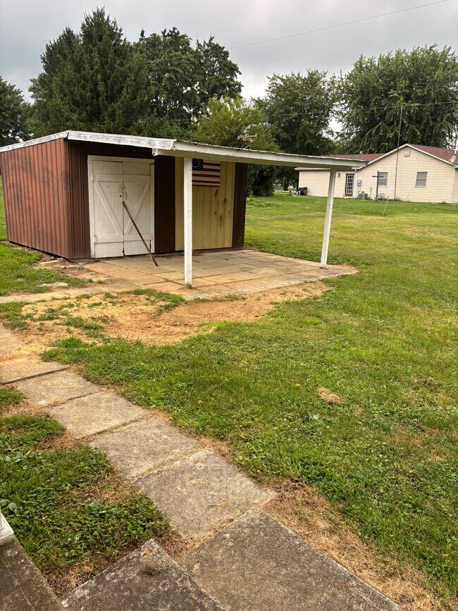 Building Photo - 18 Dorothy Ln