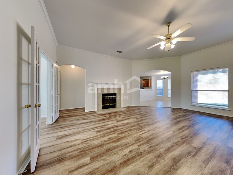Building Photo - 333 Rock Hill Dr