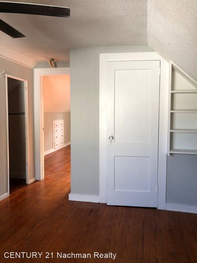 Building Photo - 3 br, 1 bath House - 20 W Southampton Avenue