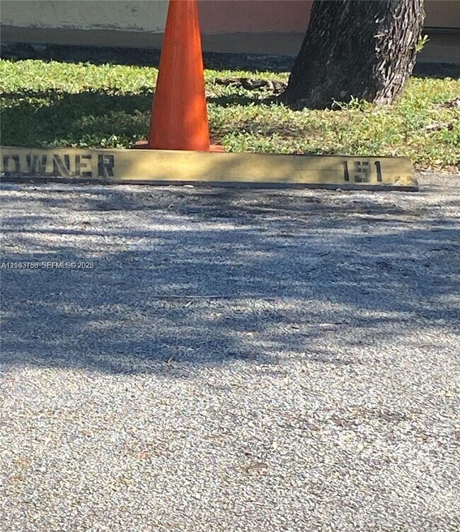 Building Photo - 4033 Lakeside Dr