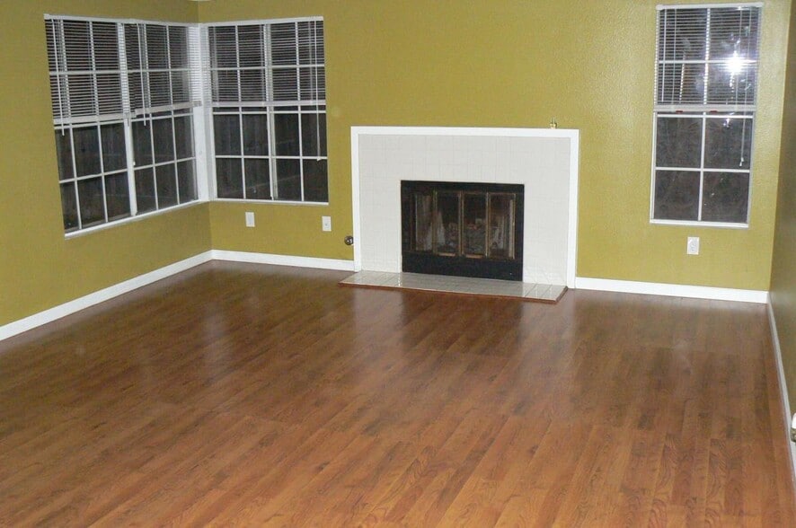 Building Photo - 25422 Lavender Cir