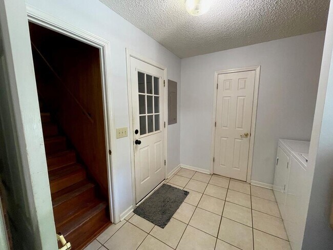Building Photo - 350 Katydid St