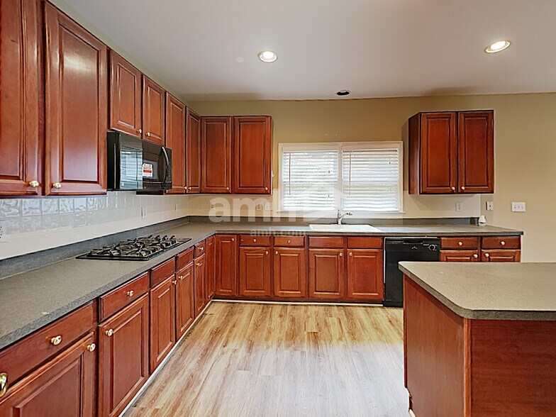 Building Photo - 100 Blankets Creek Way