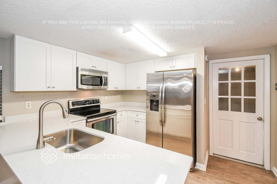 Building Photo - 1632 6th Ave N