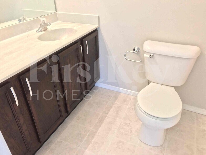 Building Photo - 2005 Briarridge Dr