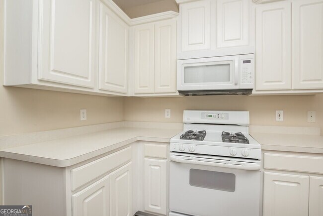 Building Photo - 3075 Woodbridge Ln