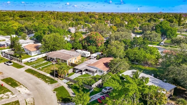 Building Photo - 921 NW 14th St