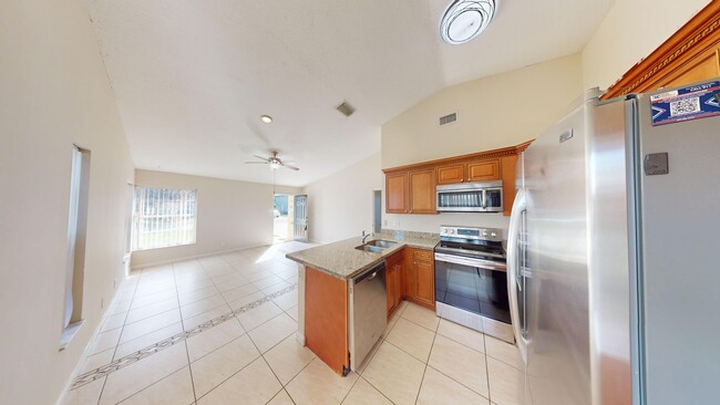 Building Photo - Spacious 2B/2B Villa w/ Converted Garage &...