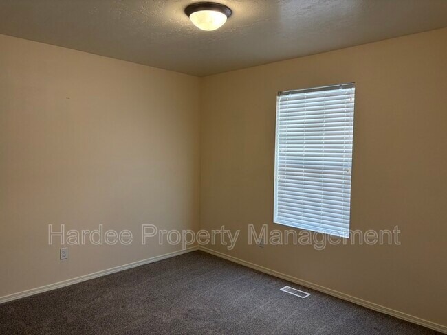 Building Photo - 677 N Kayden Way