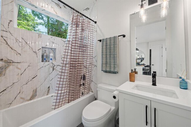 Building Photo - 2609 Willow St