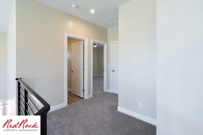Building Photo - Stunning 4 Bedroom Home. Dog friendly!