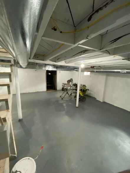 Building Photo - 36 Ardsley Ave