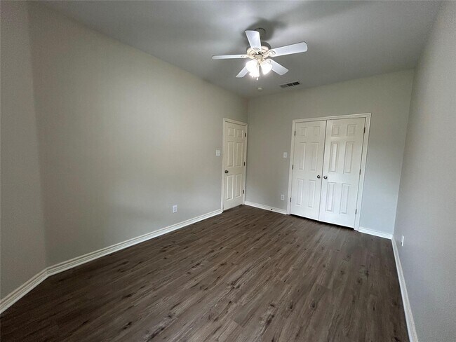 Building Photo - 919 Cedar Ridge Dr