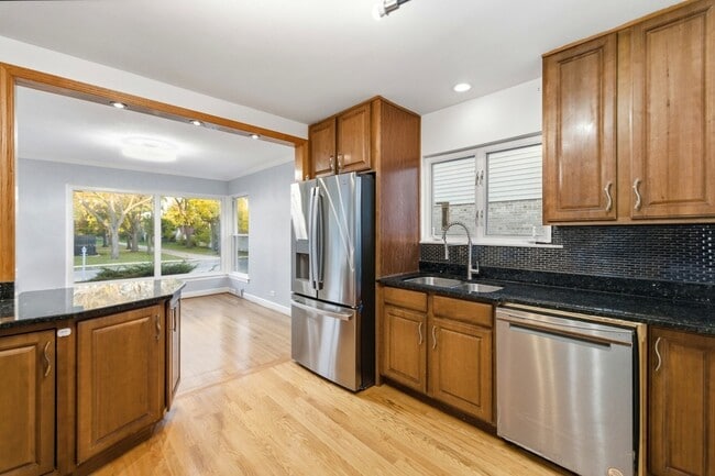 Building Photo - 4656 N Narragansett Ave