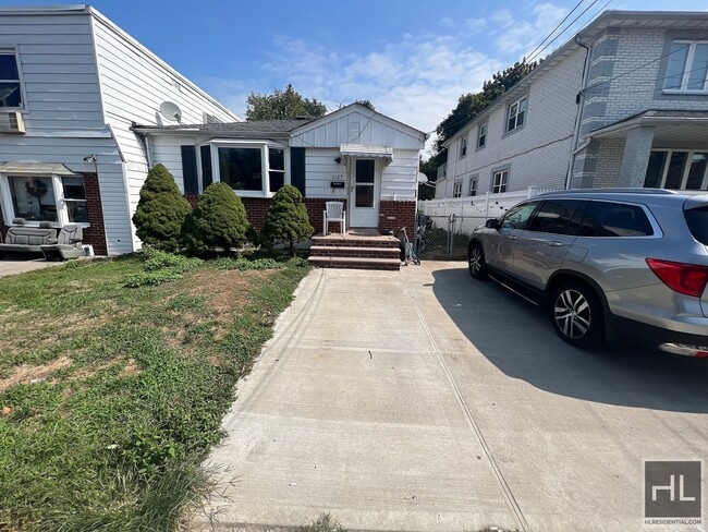 232 STREET Basement - 61-27-61232 232nd St Queens NY 11364 | Apartment ...
