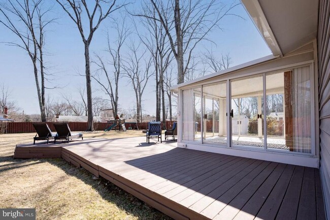 Building Photo - 2405 Cedar Ln