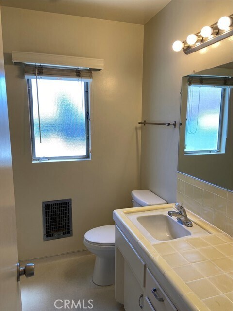 Building Photo - 1032 Arcadia Ave