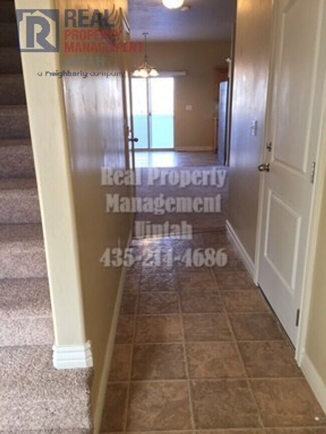 Building Photo - 431 E Gray Fox Ln