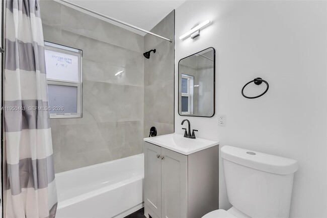 Building Photo - 2434 Coolidge St