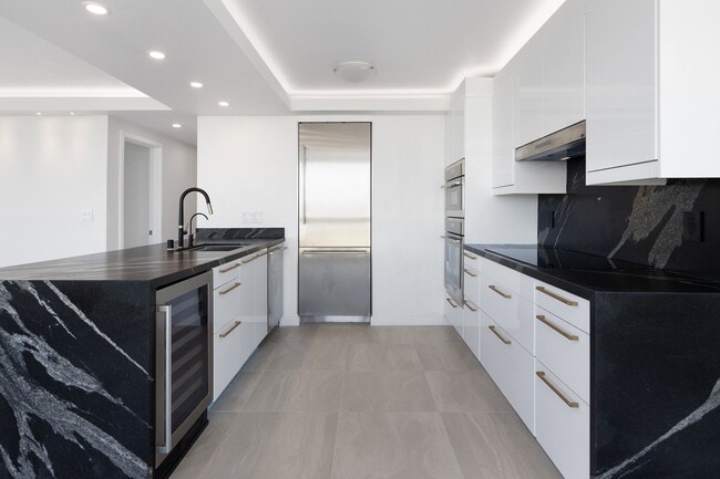 Building Photo - 2200 Sacramento St