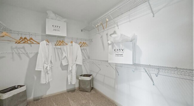 Building Photo - 5600 NW Coventry Cir