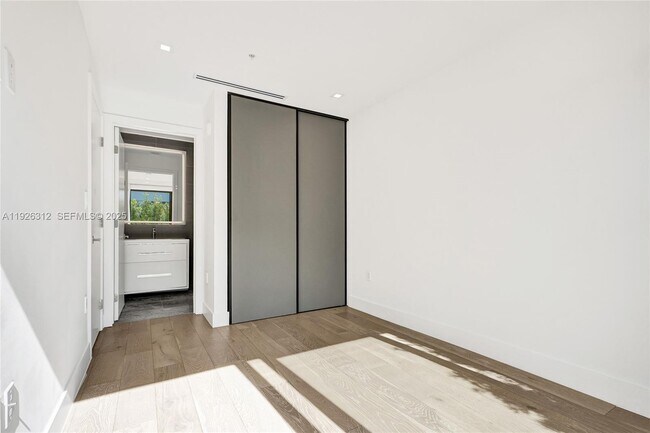 Building Photo - 200 Sunrise Dr