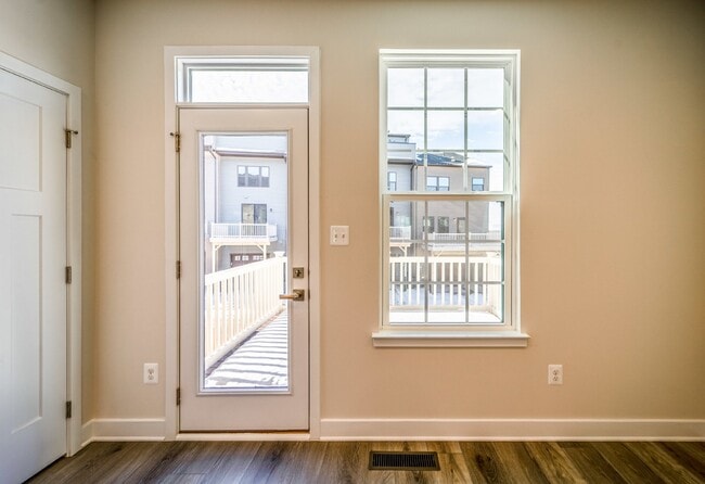 Building Photo - 14064 Sunrise Valley Dr