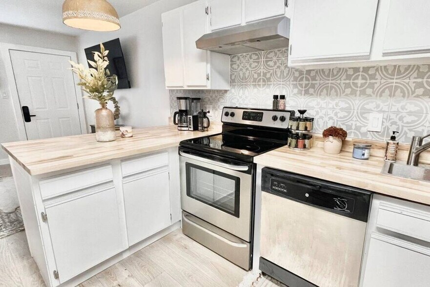 Building Photo - 253 Hayden Rd