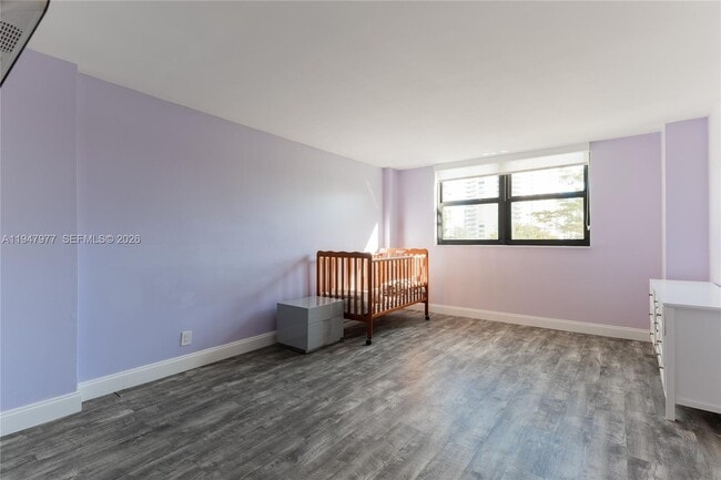 Building Photo - 290 174th St