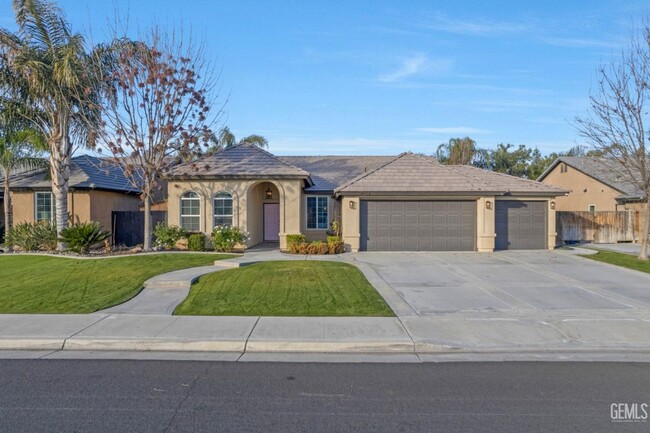 Primary Photo - NW Home w/Pool & Firepit!