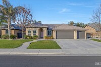 Building Photo - NW Home w/Pool & Firepit!