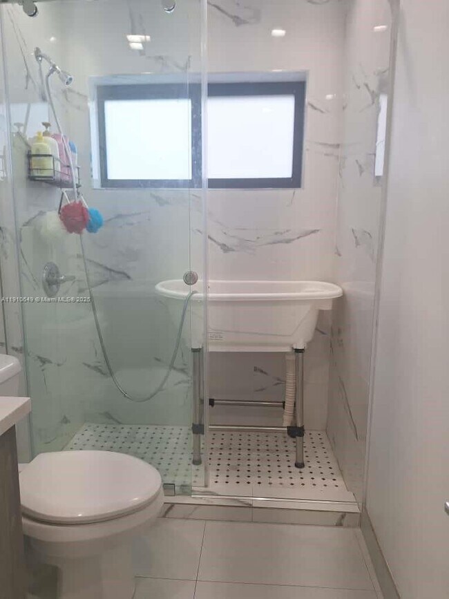 Building Photo - 13437 SW 44th Ln