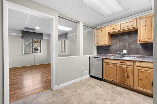 Building Photo - 1 Woodland Ave