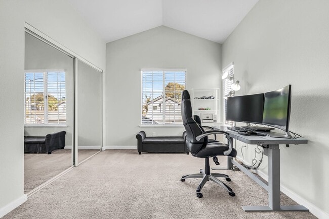 Building Photo - 2435 Pinehurst Ct