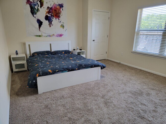 Huge Master bedroom - 2304 S Lakeline Blvd