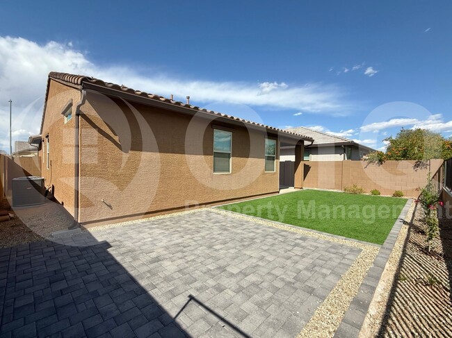 Building Photo - 8923 W Solano Dr