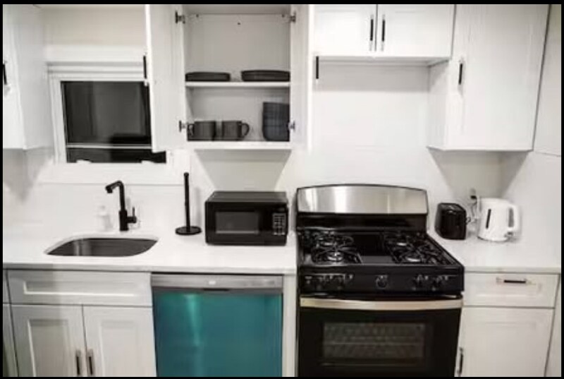 Building Photo - 466 Avon Ave