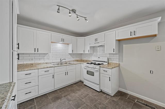 Building Photo - 6209 Shadydell Dr