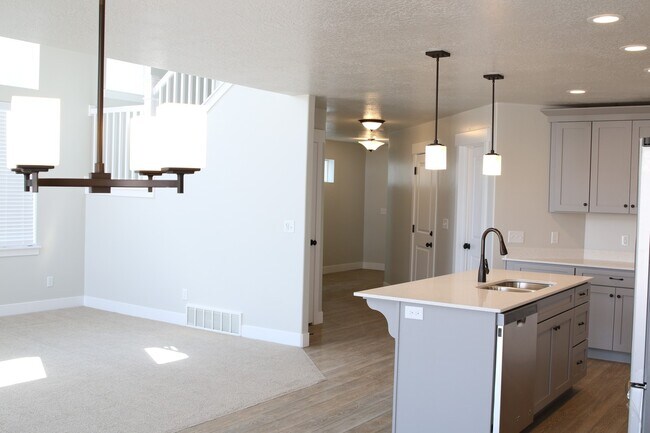 Building Photo - Lovely home for rent in Lehi, UT.