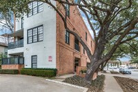 Building Photo - 3905 Gilbert Ave