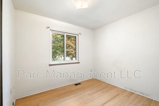 Building Photo - 2076 Harned St