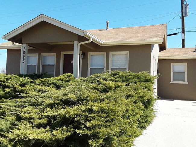 Building Photo - 2023 Willow Lake Rd