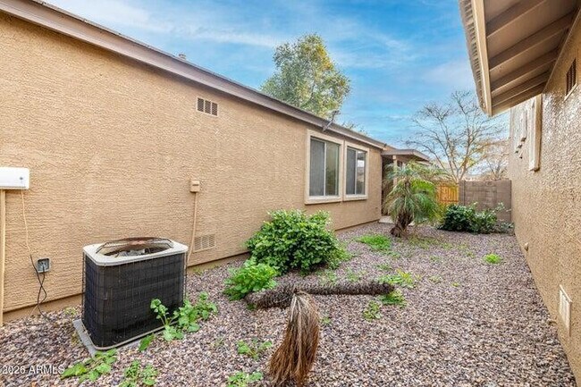 Building Photo - 2854 S Peel Dr