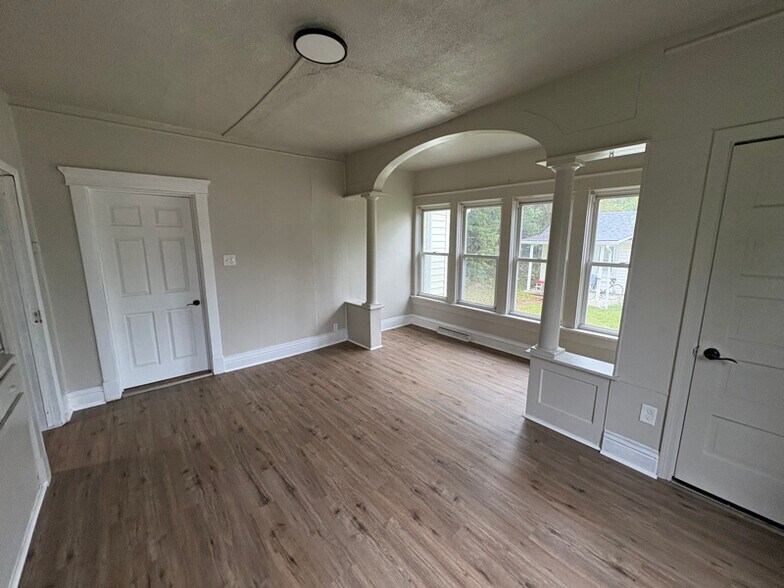 Building Photo - 208 Penn Ave