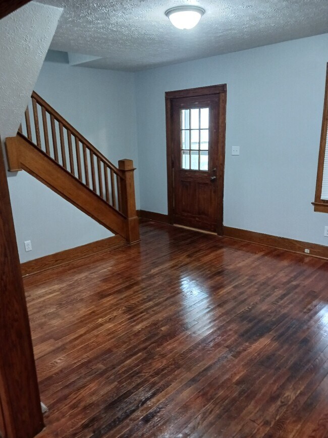 Building Photo - 1008 Elwell Ct